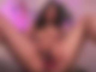 Live cam show with MissLullu - Average on Camsoda