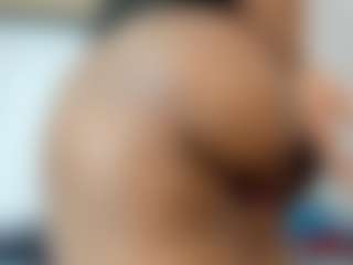 Live cam show with Rihanna Abiodun - Ride on crypto-cams