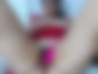 Live cam show with samantrak-love - Middle Aged on UwU Esports
