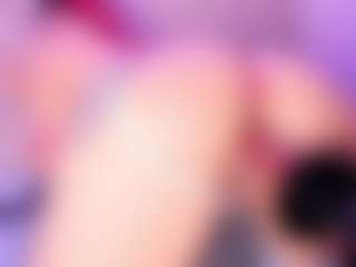 Live cam show with EmmaSwift - Brown Eyes on Soda Cam