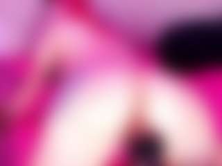Live cam show with EmmaSwift - Brown Eyes on AdultVida.com