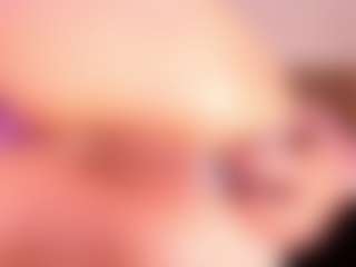 Live cam show with EmmaSwift - Deepthroat on CamClone