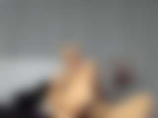 beckyspearss MILF webcam performer live streaming