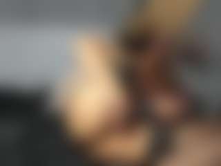 Live cam show with beckyspearss - Spank on AdultVida.com