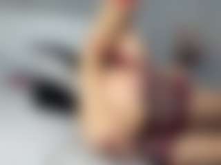 beckyspearss MILF webcam performer live streaming
