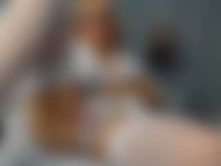 Live cam show with beckyspearss - Tease MILF on livesuperchat.net