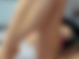 beckyspearss MILF webcam performer live streaming