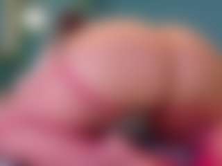 Live cam show with Cataleya - Brown Hair MILF on Fling VIP Chat