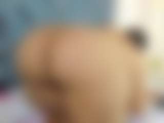 Live cam show with Luccia Porter - Oil on Gym Cam Girls