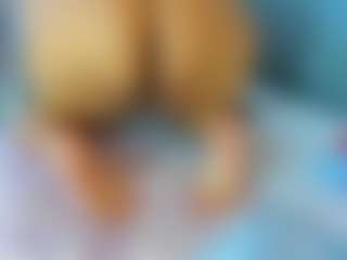 Live cam show with Luccia Porter - Striptease on Camsoda