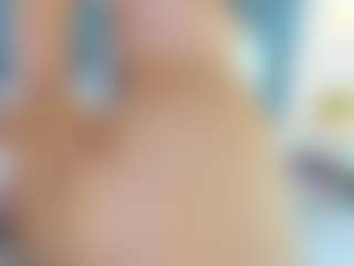 Live cam show with Luccia Porter - Shaved Pussy on CamwithHer