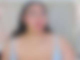 Live cam show with Luccia Porter - Smoking on Livezox
