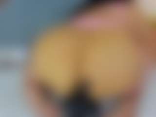 Live cam show with Luccia Porter - Deepthroat on Dare Cams