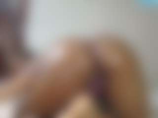 queenloovee's Live Sex Cam Show