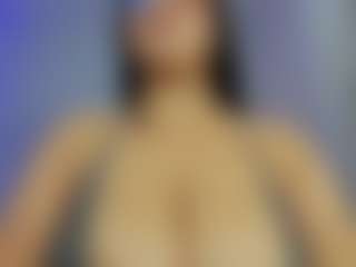 Live cam show with iris-torrez - Striptease on AdultVida.com