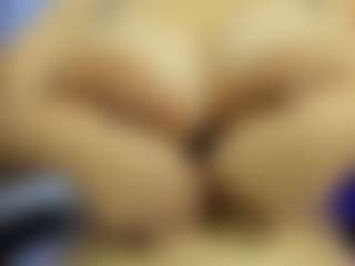 iris-torrez's Live Sex Cam Show