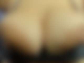 iris-torrez's Live Sex Cam Show