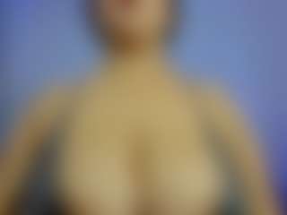 iris-torrez's Live Sex Cam Show