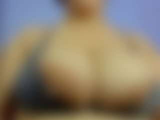 iris-torrez's Live Sex Cam Show