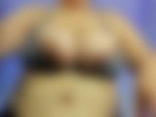 iris-torrez's Live Sex Cam Show