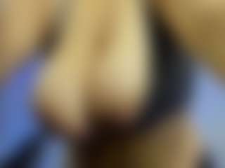 iris-torrez's Live Sex Cam Show