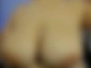 iris-torrez's Live Sex Cam Show
