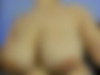 iris-torrez's Live Sex Cam Show