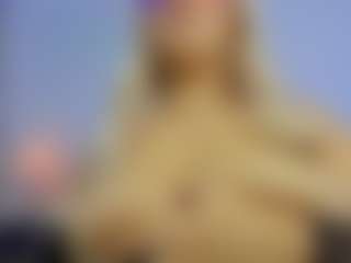 Live cam show with iris-torrez - Smoke on Mixed Magazine Live