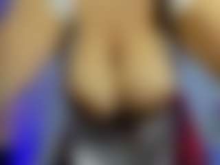 iris-torrez's Live Sex Cam Show