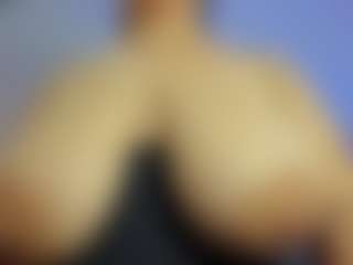 Live cam show with iris-torrez - Dildo Or Vibrator on Gym Cam Girls
