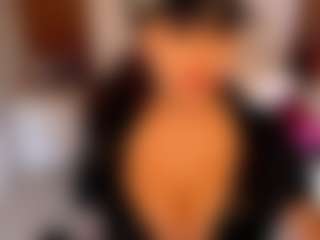 Live cam show with lucybeatifull - Bedroom on sexylive.show