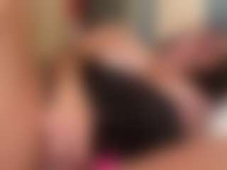 Raven-Moore's Live Sex Cam Show