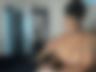 Live cam show with Sienna Divyne - Fingers on Camsoda