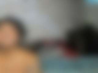 Live cam show with Sienna Divyne - Tease on Camming Site