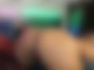 Live cam show with Sienna Divyne - Kisses on Camiplay Live