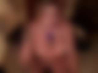 Live cam show with LisaMonroe - Living Room on sexylive.show