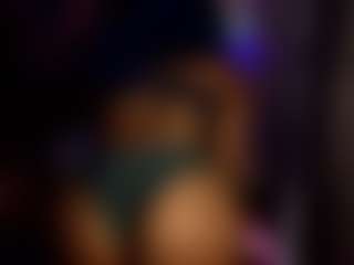 Live cam show with bluuxhoneyy - Spank Black on Milfs Live