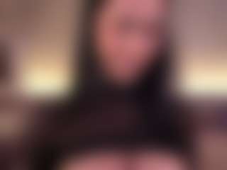 Live cam show with Elle Diane 👑 - Deepthroat on TottyGirls