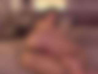 Live cam show with Elle Diane 👑 - Living Room on CamwithHer