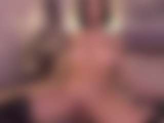 Live cam show with Elle Diane 👑 - Athletic Young Adult on Camsoda
