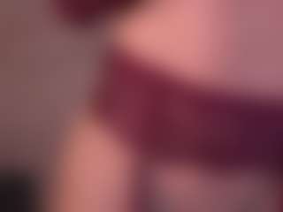 Live cam show with Elle Diane 👑 - Blow on Big Tits