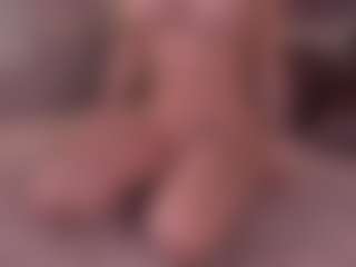 Live cam show with Elle Diane 👑 - Living Room on Pornisteam.com
