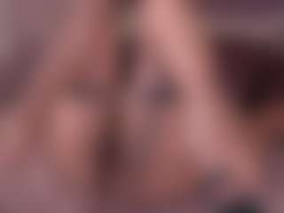 Live cam show with Elle Diane 👑 - Young Adult on Streamer API