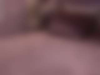 Live cam show with Elle Diane 👑 - Living Room on Stripli.com