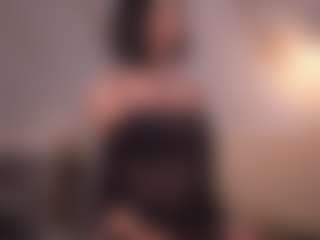 Live cam show with Elle Diane 👑 - Bedroom on SinfulBabes