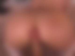Live cam show with Elle Diane 👑 - Athletic Blowjob on Soda Cam