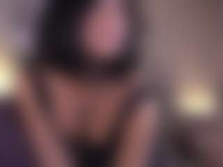 Live cam show with Elle Diane 👑 - Young Adult on Adult Interactions