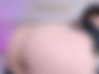 Live cam show with MadelynnGray - Camel Toe on Soda Cam