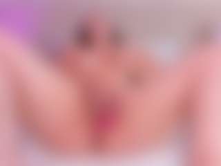 Live cam show with MadelynnGray - Shaved Pussy on Camsoda