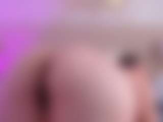 Live cam show with MadelynnGray - Facial Piercings on Fling VIP Chat